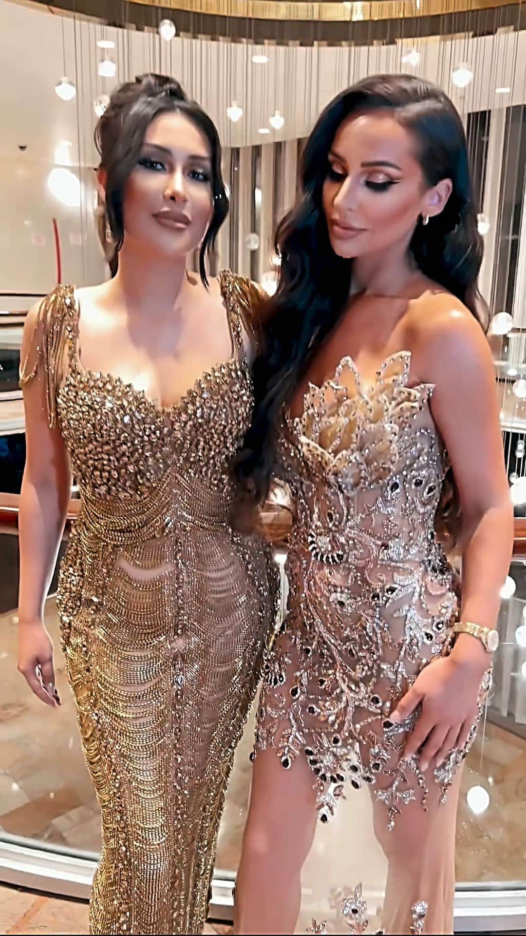 Carli Bybelのインスタグラム：「A moment for these STUNNING @blini_official gowns specially made overseas for @carlibel and @dressyourface to wear at #DYFNYC2023 Iconic Masterclass Show 🤩✨  Makeup @dressyourface  Hair @samirasjewelry ♥️」