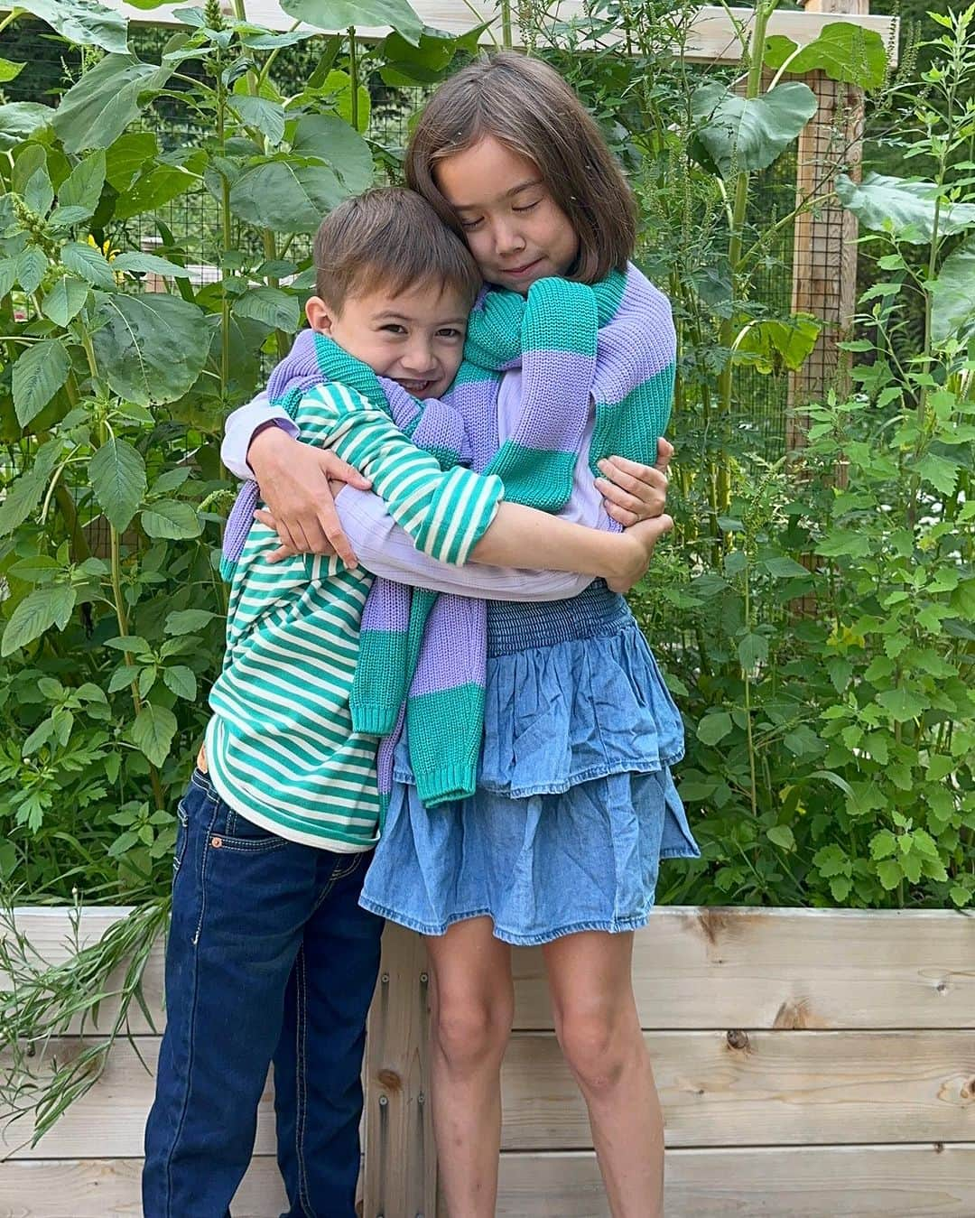 エヴァ・チェンのインスタグラム：「Today's the day (AHHH!). My @hm_kids collection is officially out today! Inspired by our upstate adventures—and made with recycled fabrics—everything in this collection was made to be worn and loved today (just in time for back to school!) and passed on for years and years to come. Shop now at the link in bio 🫶🏼」