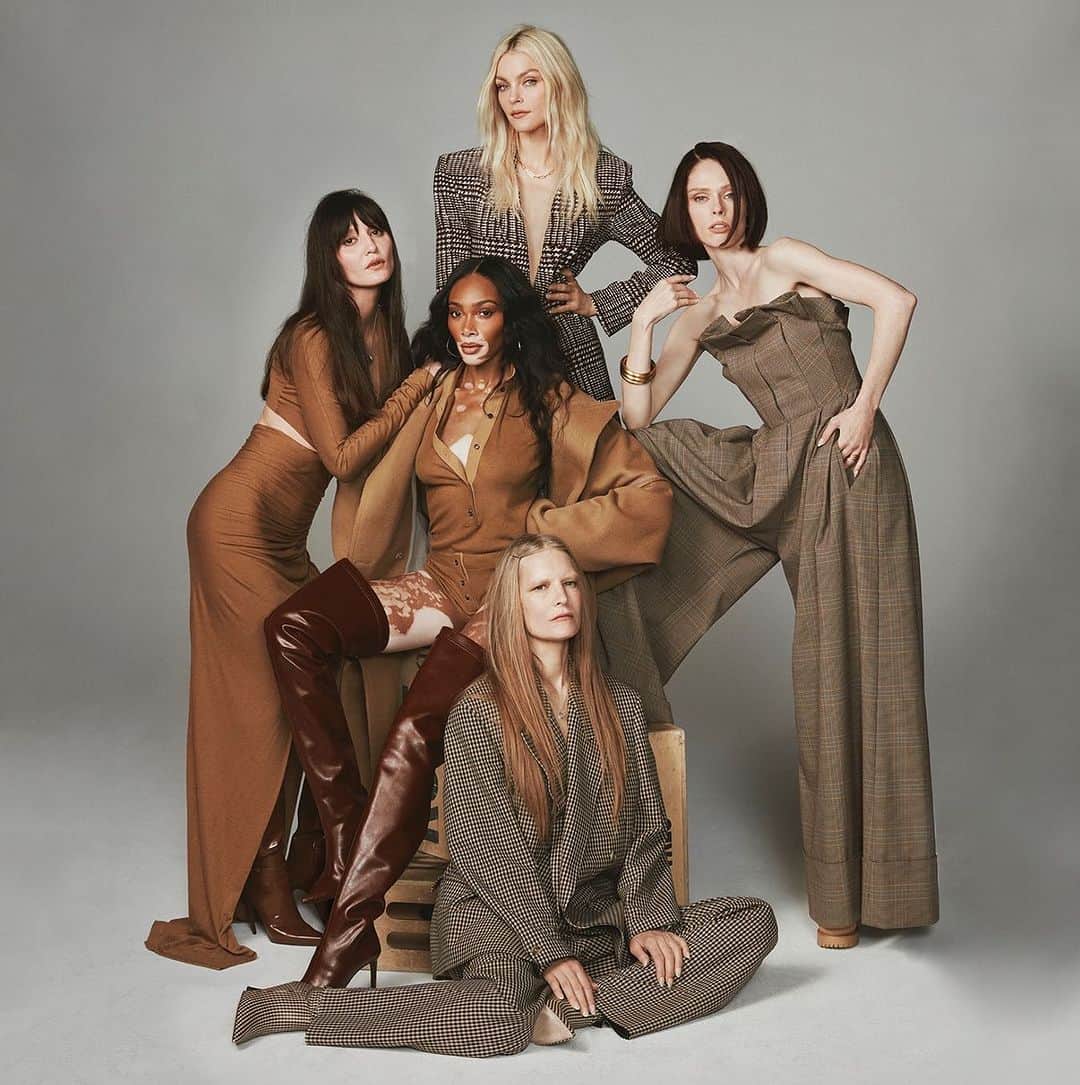 ココ・ロシャのインスタグラム：「Super excited to celebrate with this crew this weekend! @jessicastamofficial @irina_lazareanu @winnieharlow @kirsten.owen   Photographed by @gregswalesart for @fashioncanada - Creative Direction @georgeantono1 - Styling by @ashleygalang - Hair by @dimitrishair - Makeup by @sooparkmakeup - Nails by @nailnori - Produced by @AlexeyG - Art Direction by @daniellesuzanne_」