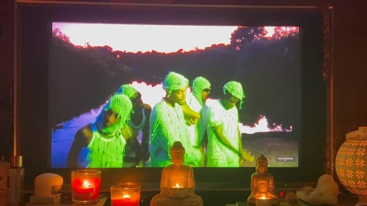アナ・グロスティナのインスタグラム：「favorite artist this time of year (introducing wesley joseph)」