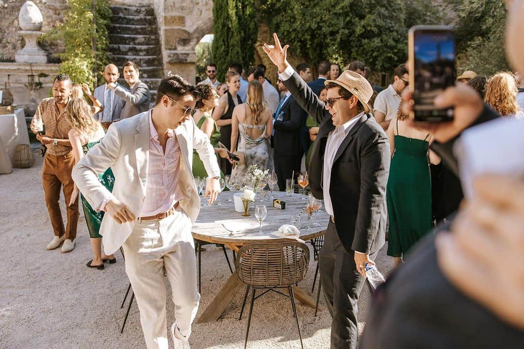 アレクサンダー・マシアラスさんのインスタグラム写真 - (アレクサンダー・マシアラスInstagram)「Eurotrip part 1 ft. a wedding in the south of France  Swipe to the end for a new meme format」9月8日 3時40分 - amassialas