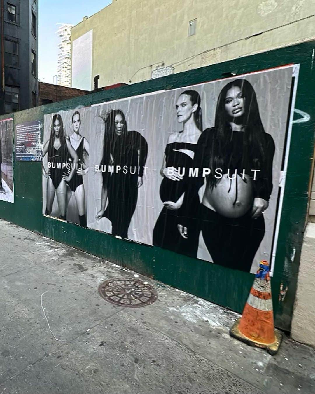 ニコール・トルンフィオさんのインスタグラム写真 - (ニコール・トルンフィオInstagram)「@bumpsuit takes NYC with our new #bumpsuitICON campaign feat. @chaneliman and @mirtemaas 🖤🖤🖤 Thank you to my team, the best team ever 🙏🏼 Photographer : @cydneycosette Photograoher Assistant @brookeholm Creative Direction : (me 🥰) Hair : @junyahair makeup : @beatbytwiggy Director : @jendarzi BTS : @alexandria.bond Collection : @alanagracefashiondesign Graphic Design : @ladykaty_」9月8日 3時45分 - nictrunfio