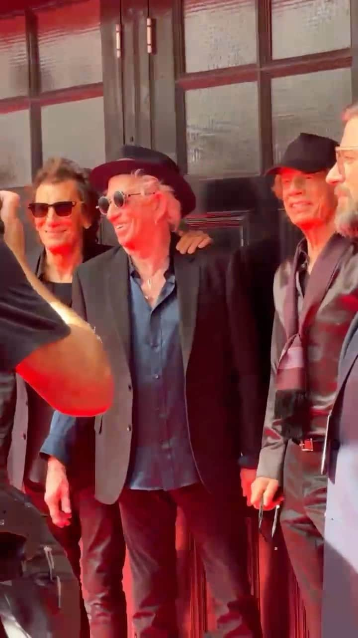 キース・リチャーズのインスタグラム：「Thanks to all for tuning in! If you missed yesterday’s livestream you can watch now on @therollingstones YouTube!  https://therollingstones.lnk.to/HackneyDiamondsLivePR」