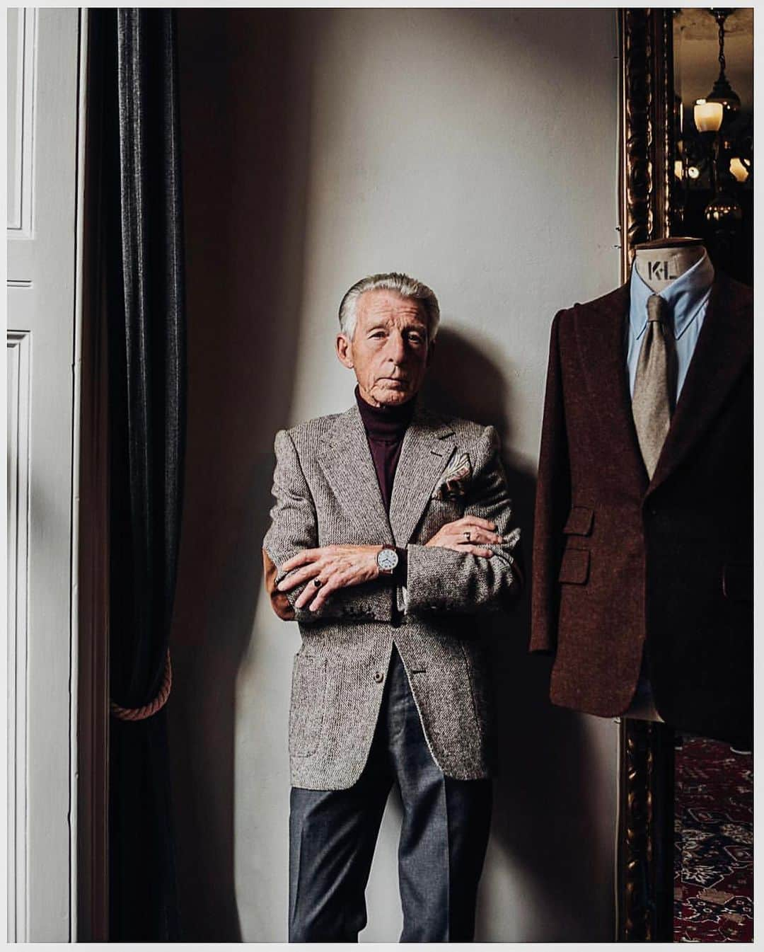 エドワード セクストンのインスタグラム：「“I had the honour of photographing him on a number of occasions and was always intrigued by his stories from life on Savile Row,” writes @garconjon. “When I first visited his studio on a magazine assignment, I was struck by his charm and wit. He was so open to being shot, he agreed a few years later to do a portrait session for my Garçon Style book. I’m grateful that these were not the only times we shared.”  #edwardsexton #savilerow #menswear #london #tailoring #sartorial #garçonjon」