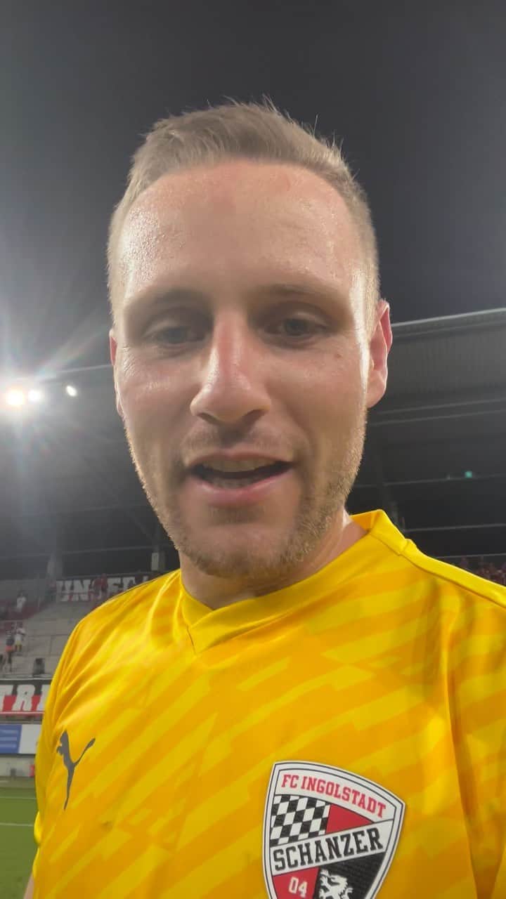FCインゴルシュタット04のインスタグラム：「Unser @funki_ spricht allen Schanzern aus der Seele! 🤳⚫️🔴  . . #Schanzer #Schanzerfürimmer #Ingolstadt #FCI #FCIngolstadt #soccer #fussball #football #futbol #Liga3 #3Liga #fu3ball #totopokal #pokalspiel #achtelfinale #ssvjahnregensburg #jahn #regensburg #donauderby #fcissv #derbysieger」