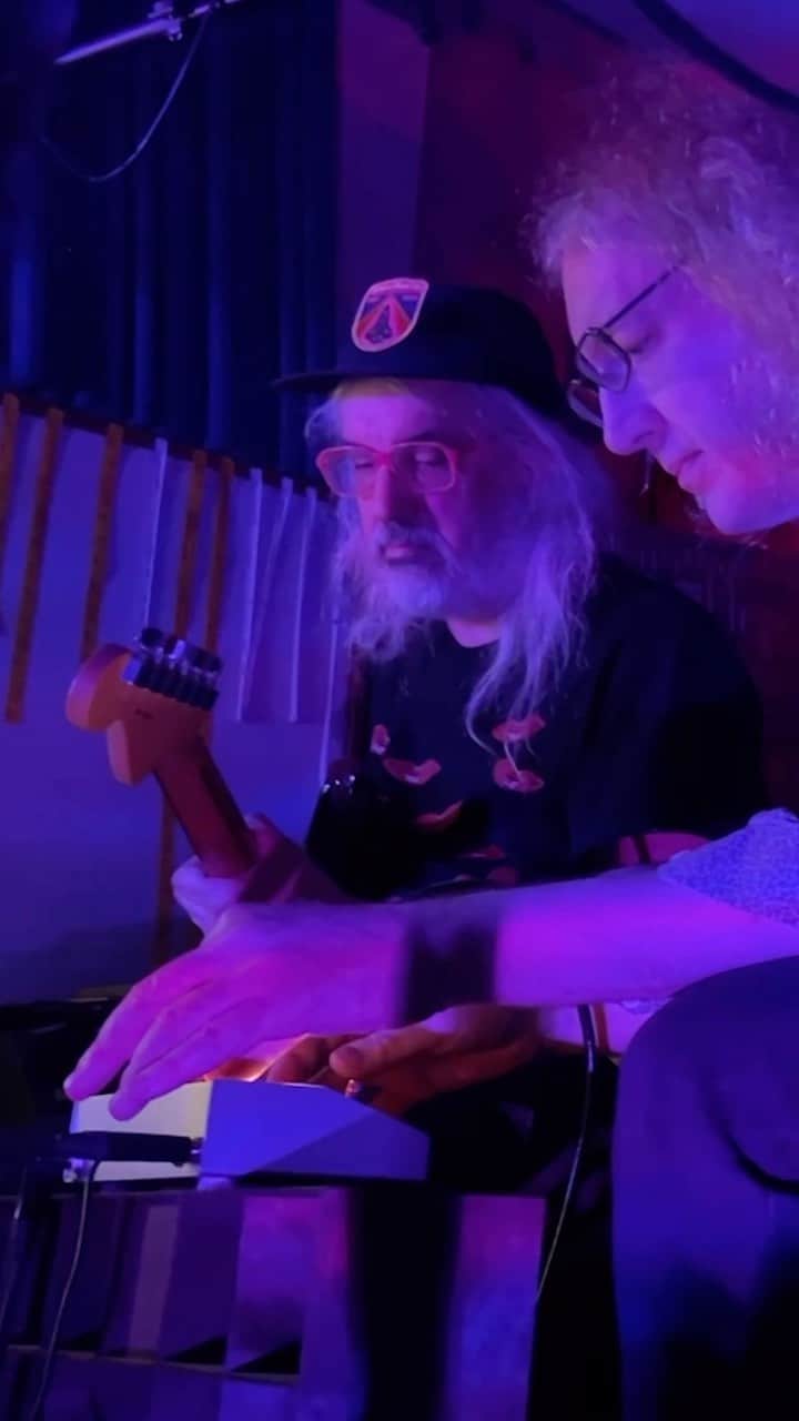 Fender Guitarのインスタグラム：「Get a behind-the-scenes look as @mbvofficial's Kevin Shields and @jmascis explore the Shields Blender Pedal. See more at the link in bio.  Video Credits: Tamar Tarenskeen + Anna Meldal」