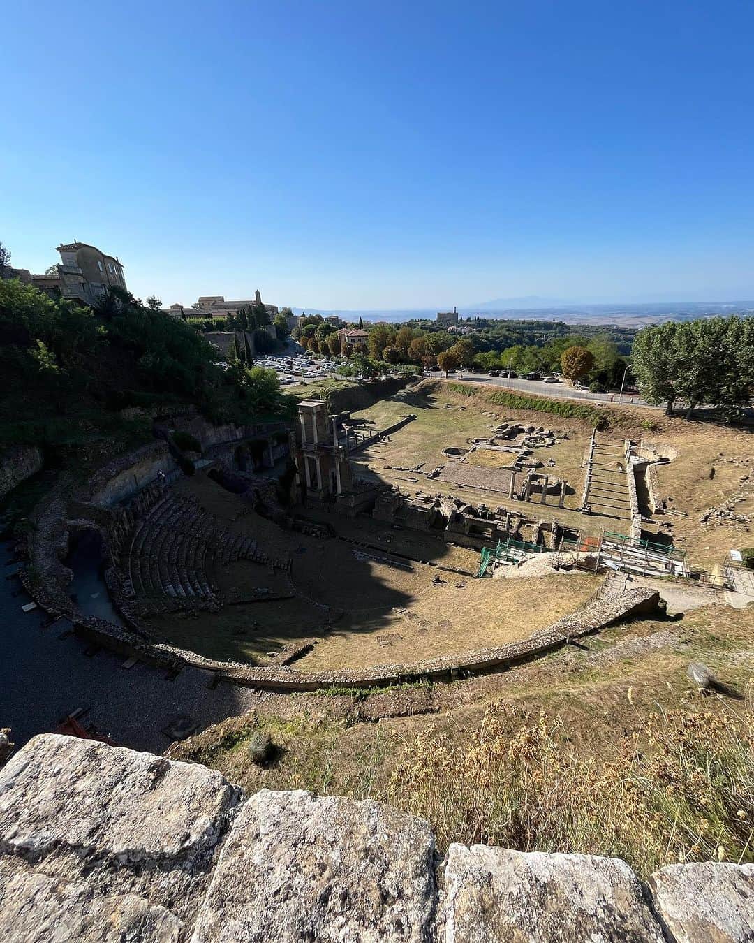 アンディー・トレスさんのインスタグラム写真 - (アンディー・トレスInstagram)「Volterra, one of the oldest cities in Italy 🫶🏼 #volterra #tuscany」9月8日 4時18分 - stylescrapbook