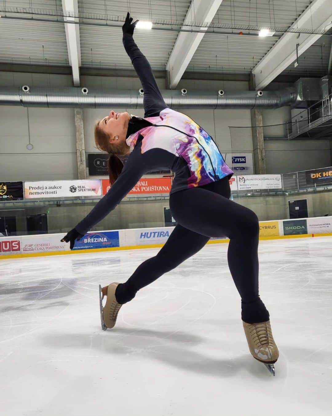 エリスカ・ブレジノワさんのインスタグラム写真 - (エリスカ・ブレジノワInstagram)「New design from @atexsport 😍💓  #new #jacket #design #atexsport #marble #pink」9月8日 4時31分 - eliskabrezinova