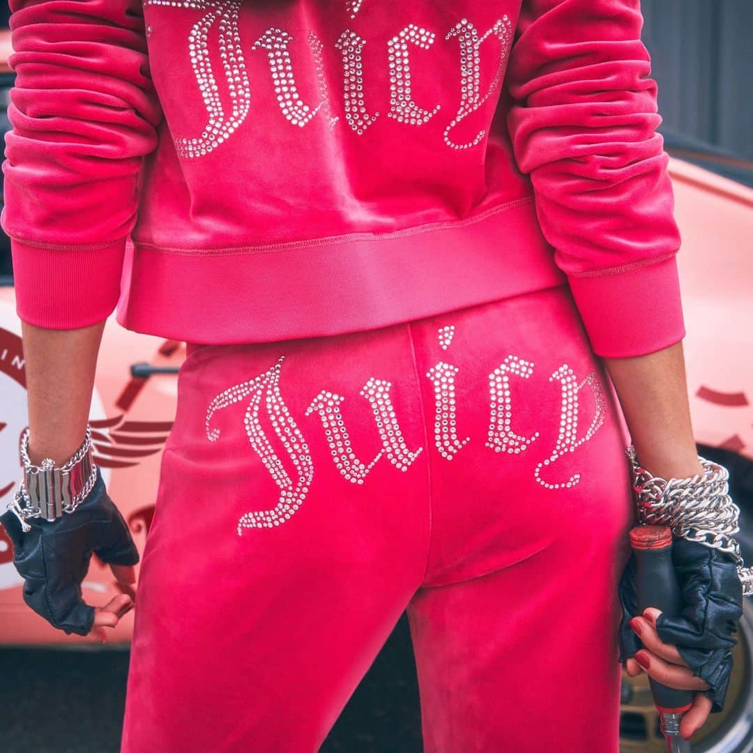 ジューシークチュールのインスタグラム：「The free love tracksuit is back and better than ever #JuicyCouture」