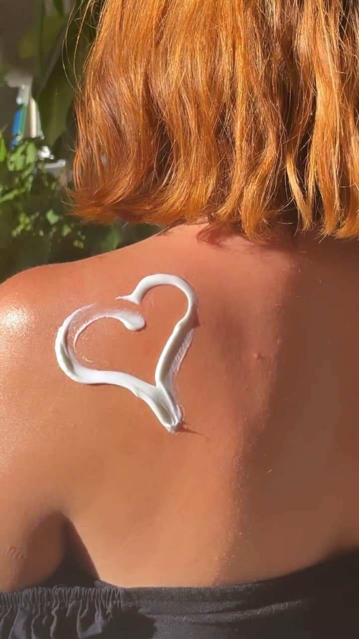 ジョジー・マランのインスタグラム：「Time to spread the Body Butter love! ❤️ It’s BOGO on JosieMaran.com to celebrate National Feel the Love Day through 9/8! 🫂」