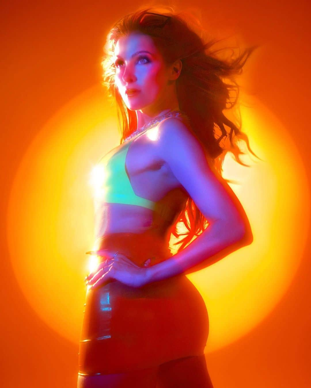 ボニー・マッキーのインスタグラム：「The sun might set in #HotCity but we’re still HOT!!! 🥵🔥And if you haven’t seen the music video already, GO GO GO!!! #indiepop #hotcity #summerbop」