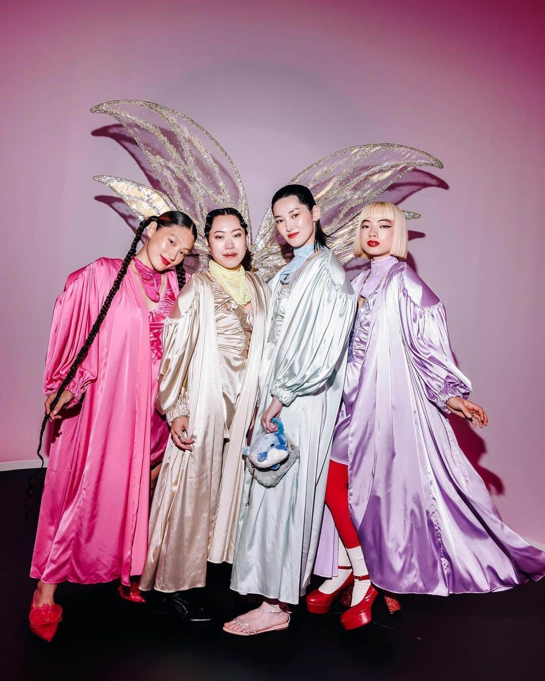 New York Times Fashionさんのインスタグラム写真 - (New York Times FashionInstagram)「For more than 20 years, the Victoria’s Secret fashion show had been an annual event. Broadcast in more than 100 countries to millions of viewers, it got evermore absurdist until the #MeToo movement and social change finally brought down the curtain along with the profits, leaving the company wrestling with just how out of step with women’s sense of self it had become.  Victoria’s Secret left behind its signature angels in their push-up bras, and replaced them with the VS Collective: a group of 10 women of notable accomplishments and notably diverse body types. It announced that it wanted to be “the world’s leading advocate for women.” And then, on Wednesday, Victoria’s Secret brought back the show.  To a packed house at the Manhattan Center, @victoriassecret unveiled a 12-minute trailer for “The Victoria’s Secret World Tour,” the next iteration of the brand’s famous show. The one-and-a-half-hour film, which will stream on Amazon Prime on Sept. 26, is a putting-their-platform-where-their-mouth-is movie conceived to showcase the work of “a new generation of creatives.”  What exactly was in the trailer? To read @vvfriedman’s take on the trailer — and to see more scenes from the film and from the pink carpet — tap the link in our bio. Photos by @vnina and Lola Raban-Oliva/Victoria’s Secret.」9月8日 4時56分 - nytstyle