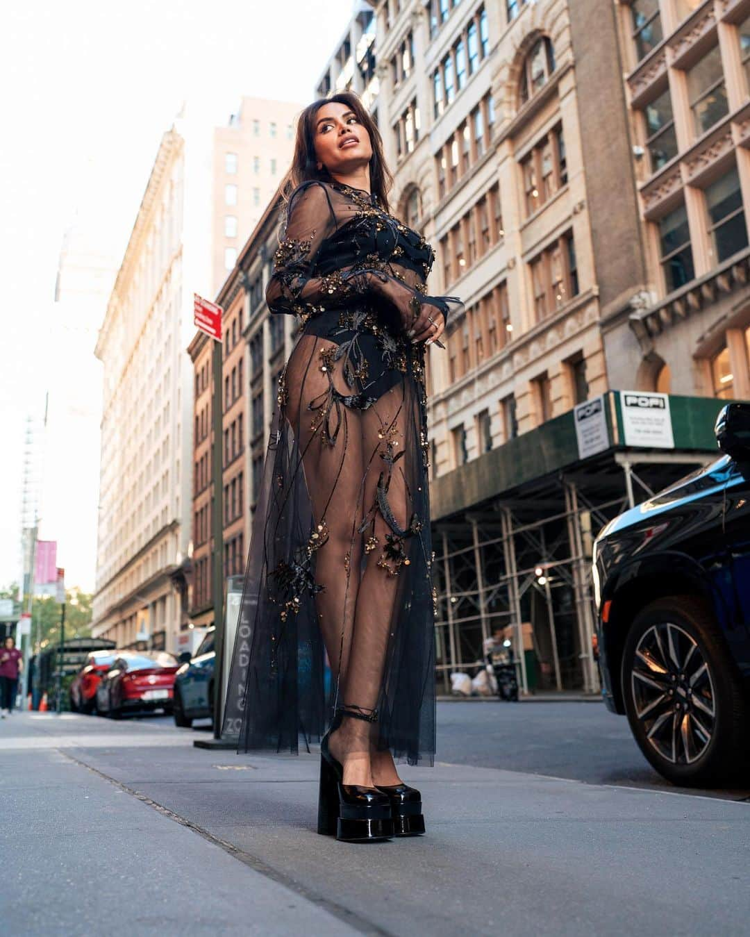 Diipa Büller-Khoslaのインスタグラム：「Goosebumps for @victoriassecret THE TOUR’23 last night - an incredible movie showcasing designer collaborations around the world 💖 Thanks for having me in NYC 🥰  Wearing @bibhumohapatra & @victoriassecret  Styled by @tanghavri  Shot by @krimesh @crossover_studios」