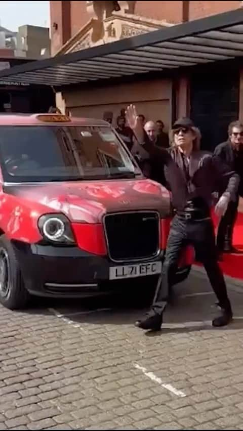 ミック・ジャガーのインスタグラム：「Thanks so much to everyone that tuned in to the livestream yesterday and came to see us! If you missed it you can catch up on the Stones YouTube」