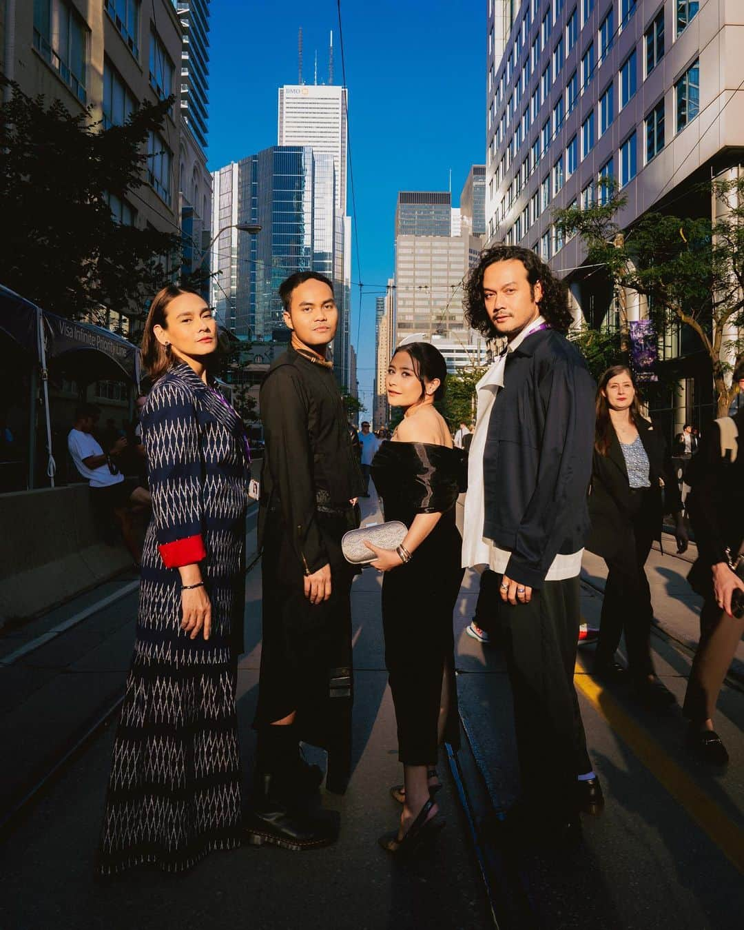 Prilly Latuconsinaさんのインスタグラム写真 - (Prilly LatuconsinaInstagram)「At the red carpet of @tiff_net opening night, representing @filmbudipekerti ❤️ #BudiPekerti #TIFF2023」9月8日 15時54分 - prillylatuconsina96