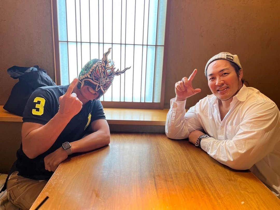 ドラゴン・キッドさんのインスタグラム写真 - (ドラゴン・キッドInstagram)「棚橋さんと会食。  プライベートな話や #パパはわるものチャンピオン の話をしてたら、あっと言う間に時間が…( ˙_˙"٥)  棚橋さん、あんな事やこんな事、いろいろ実現させましょう( • ̀ω•́ )✧ #棚橋弘至 #njpw #DRAGONGATE #ドラゴンゲート #dragonkid #ドラゴンキッド #東海市ふるさと大使 #プロレス #prowrestling #プロレスラー #prowrestler #ドラゲー愛を語りたい #DRAGONGATENETWORK」9月8日 15時54分 - dragonkid.22