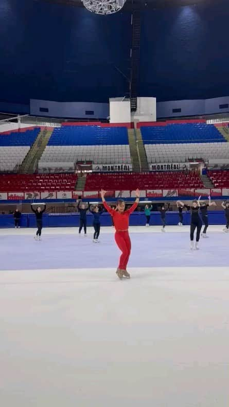 リュボーフィ・イリュシェチキナのインスタグラム：「The skating season is officially open at @lamesargentees 🥳 Thanks so much for having me!!! It was fuuuuuun 🤩🤩🤩 Wishing everyone the best of luck for the upcoming season 🏆」