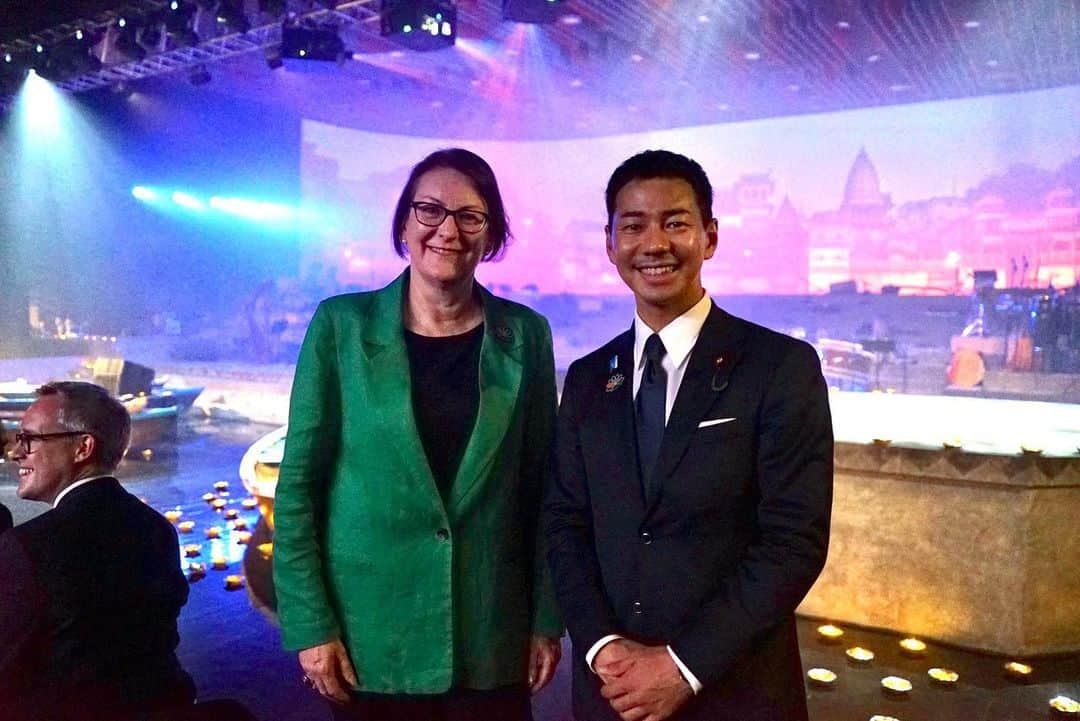 山本左近さんのインスタグラム写真 - (山本左近Instagram)「G20文化大臣会合の全体会議後、 バングラデシュ、トルコ、 韓国の代表らと席を囲み遅めの昼食。  その後、イザベル・モンドウ カナダ遺産省 事務次官、 レーキ 文化・外務担当国務大臣（インド）と それぞれ二国間会談をしました。  レーキ国務大臣へは日本でのインド映画「RRR」の ロングランヒットを紹介。  インドでも 日本のドラマや料理が高く評価されているとの話から、 インドと日本のカレー文化交流まで話の輪が広がりました。  また両国関係の進展を振り返っては 文化や教育分野での関係を さらに強化する必要性を改めて強く感じ、 今後も両国間のより良い関係を築くために 自由で開かれたインド太平洋のパートナーとして 日本の役割を果たしていきたいと思います。  その日の夕方からは、文化プログラムの G20各国のシンガーや楽器奏者を集めたコンサート。  事前情報はなくどんなものか分からなかったのですが、 日本からはシンガーのRikkiさん、 和太鼓奏者のレナード衛藤 （ @etoleonard ）さんも参加されていて 素晴らしい演奏で盛り上げていて 日本人として誇らしかったです。  公演終了後には UP州の地元の知事や政治家、関係者を囲みディナー。  オーストラリアやアメリカ、イギリス、EUなど 各国の代表の皆さんと コミュニケーションを深めることができました。  #インド #バラナシ #varanasi #varanasiindia #G20 #文化大臣会合 #文科大臣政務官 #山本左近」9月8日 14時31分 - sakon_yamamoto