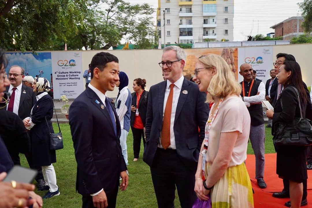 山本左近さんのインスタグラム写真 - (山本左近Instagram)「G20文化大臣会合の全体会議後、 バングラデシュ、トルコ、 韓国の代表らと席を囲み遅めの昼食。  その後、イザベル・モンドウ カナダ遺産省 事務次官、 レーキ 文化・外務担当国務大臣（インド）と それぞれ二国間会談をしました。  レーキ国務大臣へは日本でのインド映画「RRR」の ロングランヒットを紹介。  インドでも 日本のドラマや料理が高く評価されているとの話から、 インドと日本のカレー文化交流まで話の輪が広がりました。  また両国関係の進展を振り返っては 文化や教育分野での関係を さらに強化する必要性を改めて強く感じ、 今後も両国間のより良い関係を築くために 自由で開かれたインド太平洋のパートナーとして 日本の役割を果たしていきたいと思います。  その日の夕方からは、文化プログラムの G20各国のシンガーや楽器奏者を集めたコンサート。  事前情報はなくどんなものか分からなかったのですが、 日本からはシンガーのRikkiさん、 和太鼓奏者のレナード衛藤 （ @etoleonard ）さんも参加されていて 素晴らしい演奏で盛り上げていて 日本人として誇らしかったです。  公演終了後には UP州の地元の知事や政治家、関係者を囲みディナー。  オーストラリアやアメリカ、イギリス、EUなど 各国の代表の皆さんと コミュニケーションを深めることができました。  #インド #バラナシ #varanasi #varanasiindia #G20 #文化大臣会合 #文科大臣政務官 #山本左近」9月8日 14時31分 - sakon_yamamoto