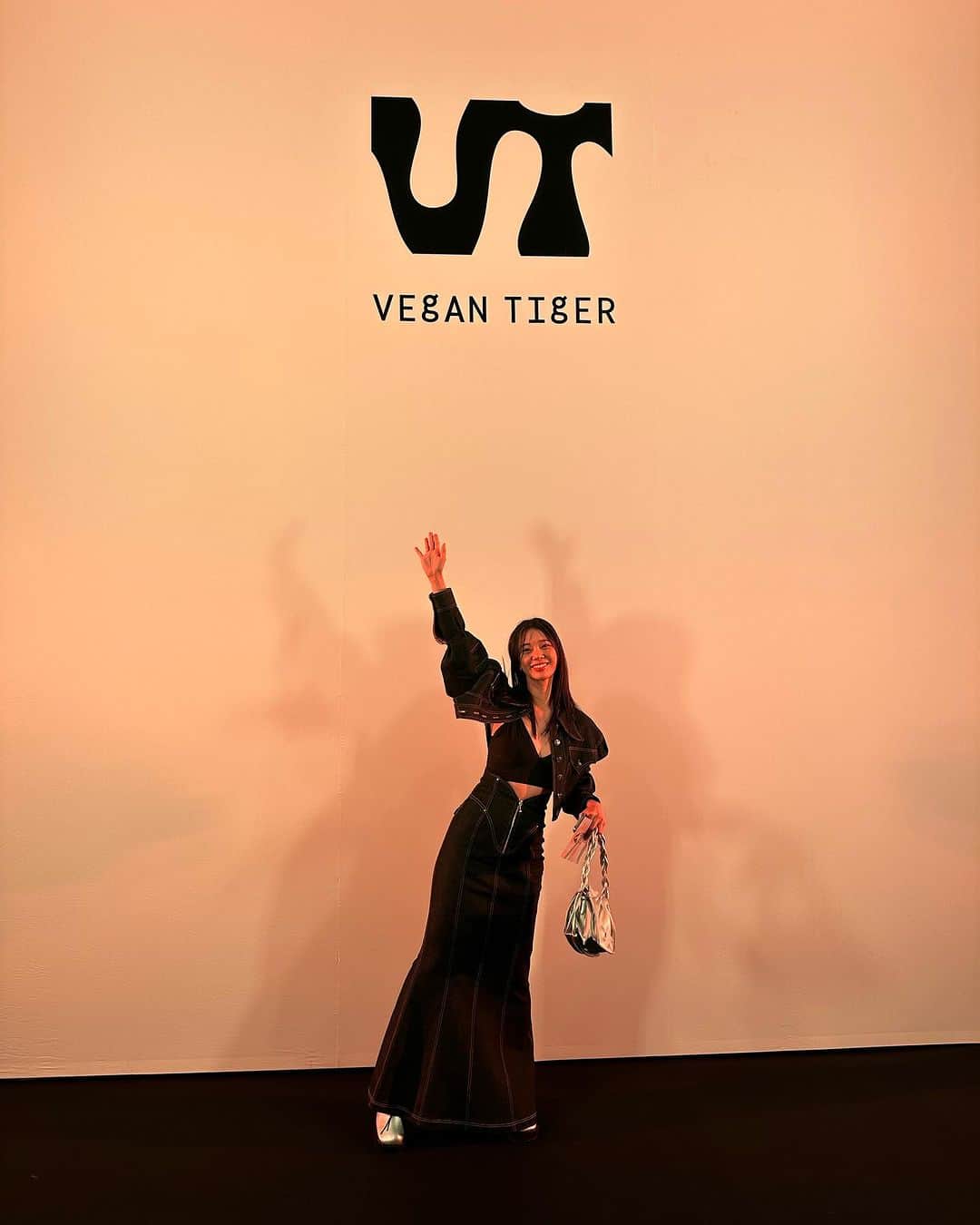 イム・セミさんのインスタグラム写真 - (イム・セミInstagram)「RE:WILDING @vegan_tiger 💚  #비건타이거 #VEGANTIGER #VeganFashion」9月8日 14時40分 - susemee
