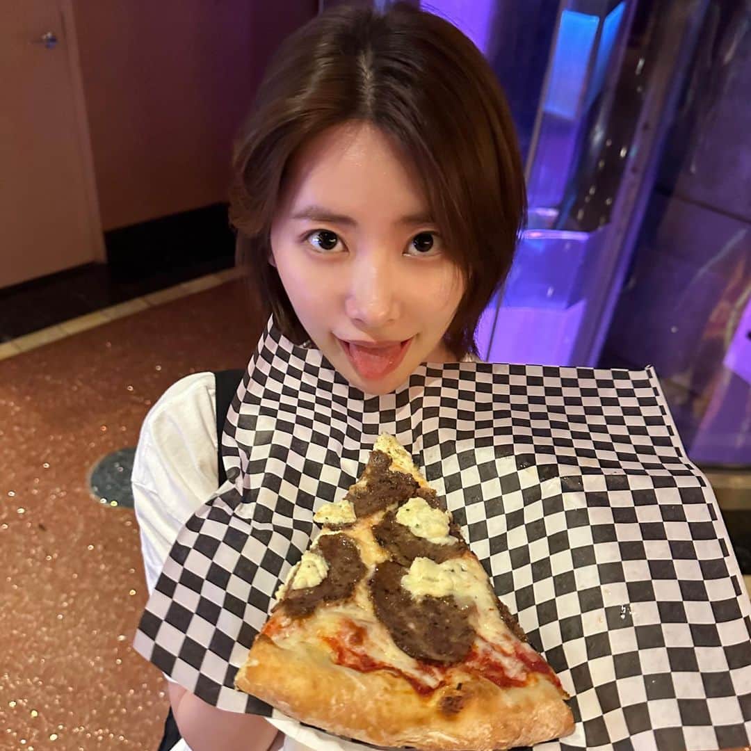 キ・ヒヒョンさんのインスタグラム写真 - (キ・ヒヒョンInstagram)「이 피자는 정말 맛있습니와구와구」9月8日 14時42分 - khh1995_a