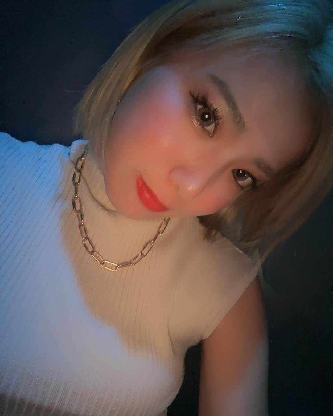 nawachanのインスタグラム：「《❤︎❤︎❤︎❤︎》  髪色チェンジ 来月はちょっと落ち着いた色にします🥺🥺？ ゴルフ以外のわたし🥺  最近時間過ぎるのが早い〜🕰️  充実〜 楽しみは自分で作らないとぉぉ  ． 姉の知り合いのお店にいってきたよぉ 四日市きたらみんな遊びに行ってね！ 1人で行っても楽しいよぉ @bar__noise   78chanパリティー 置いてあります👯‍♀️  コカボム4姉妹👭やった 名和姉妹の4姉妹 コカボムに名前をつけたで♡  最後の写真 このてんむすとりに パシャリ📷　写真の裏側とられた🥺🤭  #ゴルフウェア#ゴルフラウンド#ゴルフ女子#初心者#⛳️#🏌️‍♀️#ゴルフ男子#ゴルフ馬鹿#ゴルファー#ゴルフ場#ゴルフ好きな人と繋がりたい#ゴルフ好き#ゴルフ好きな人と仲良くなりたい#golf#Instagram」