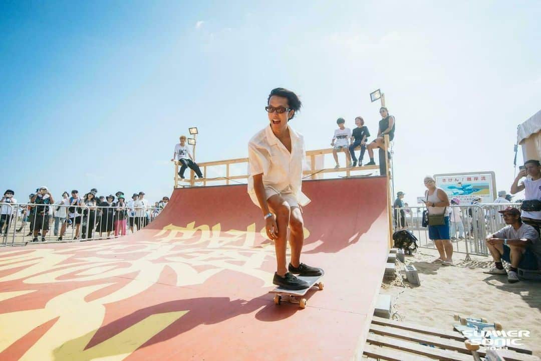 サマーソニックのインスタグラム：「TOKYO⚡  SKATEBOARD SONIC😎  公式サイトのPHOTO GALLERYで公開中💁 https://www.summersonic.com/2023live/detail/skateboard-sonic/#galleryMain  #サマソニ #summersonic」