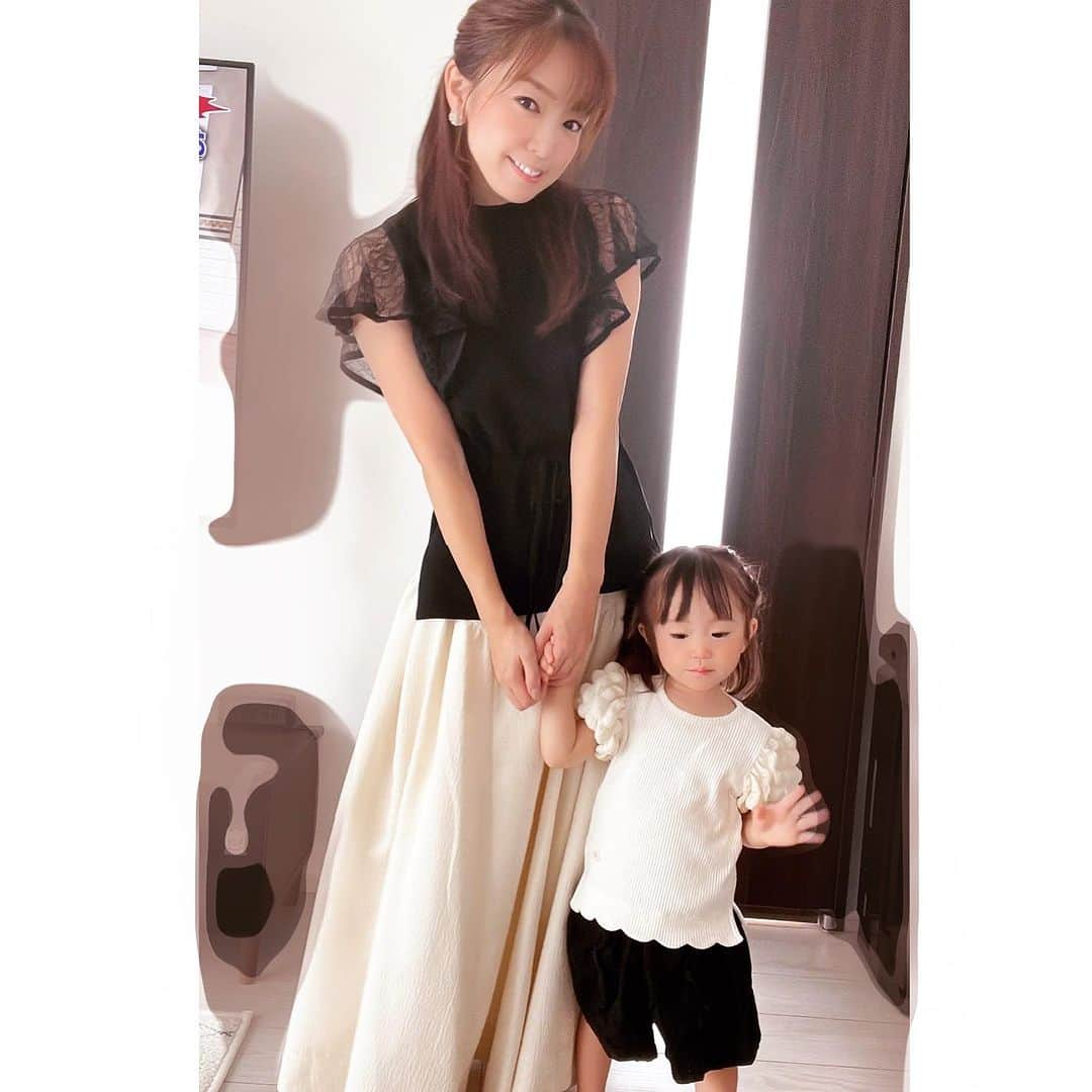 齊藤夢愛さんのインスタグラム写真 - (齊藤夢愛Instagram)「👩🏻親子リンクコーデ👧🏻💕 . モノトーンコーデでリンクしてみました🥰どこに出かけるでも無いけど笑 . #親子コーデ #親子リンクコーデ #2歳のママ #女の子のママ #snidel #cocodeal #バースデー #バースデー購入品 #親子モデル」9月8日 15時02分 - yuadayoo