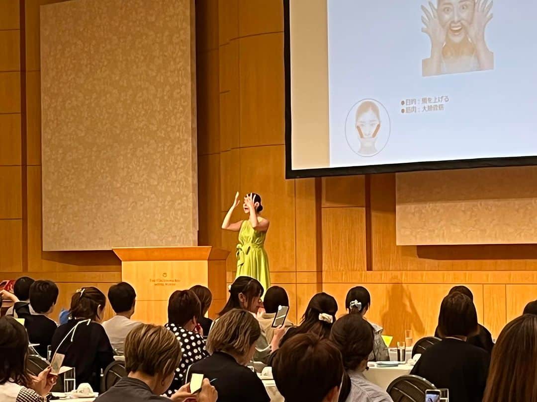 間々田佳子さんのインスタグラム写真 - (間々田佳子Instagram)「昨日は理想のプロポーション作りを提供されているダイアナさんでの講演でした。みなさん、とても熱心に聞いてくださいました。 美を追求している、元気いっばい素敵な方々の集まりでした！  わたしのインストラクターさんもダイアナさんに通い、明日は横浜アリーナでの全国大会に出場するそうです。 頑張って👍  今回はインストラクターみどりさんがサポートしてくれました！ありがとう！またお会いしましょ！」9月8日 15時20分 - yoshiko.mamada