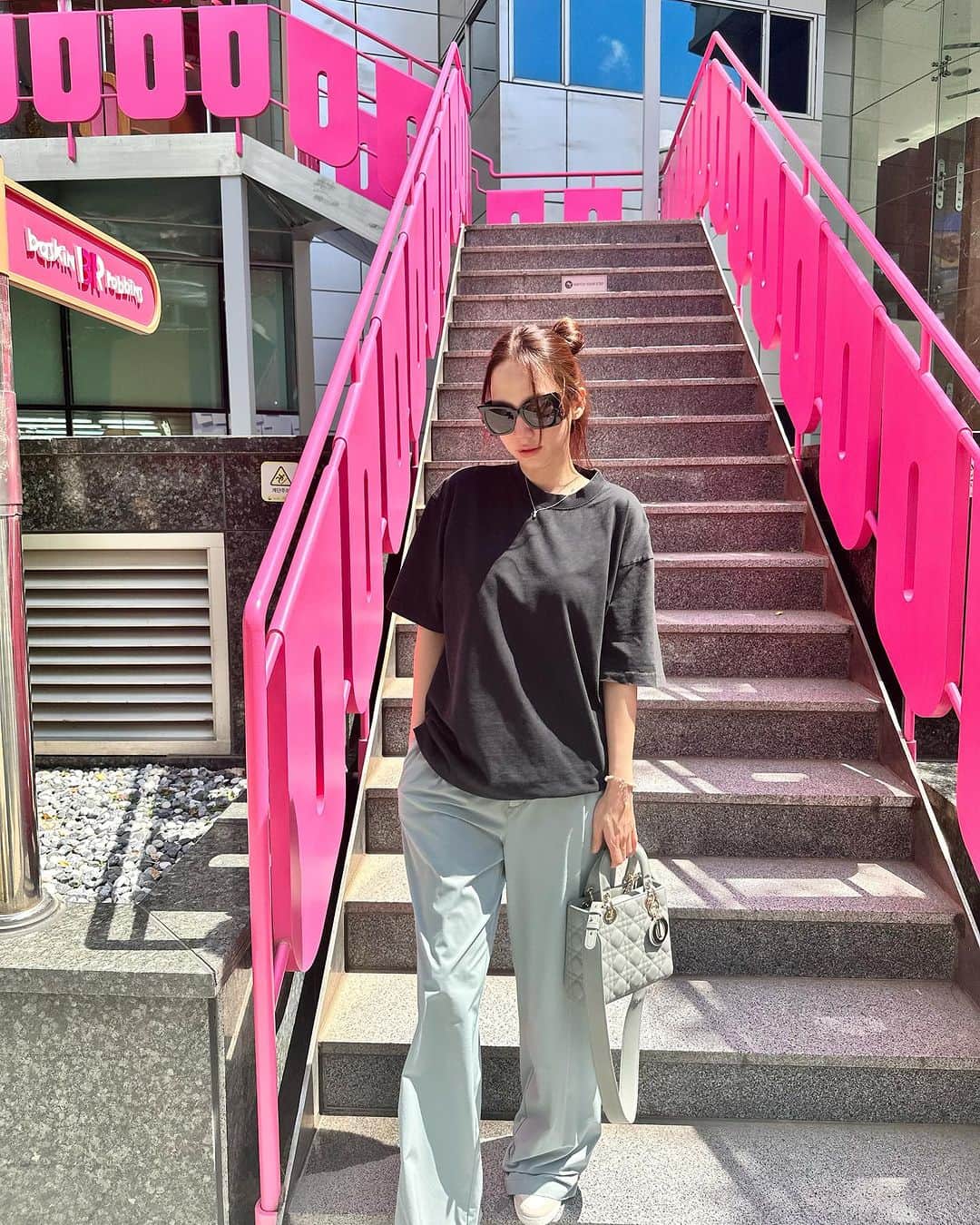 アム・パチャラパーのインスタグラム：「@dior #LadyDior🩵」