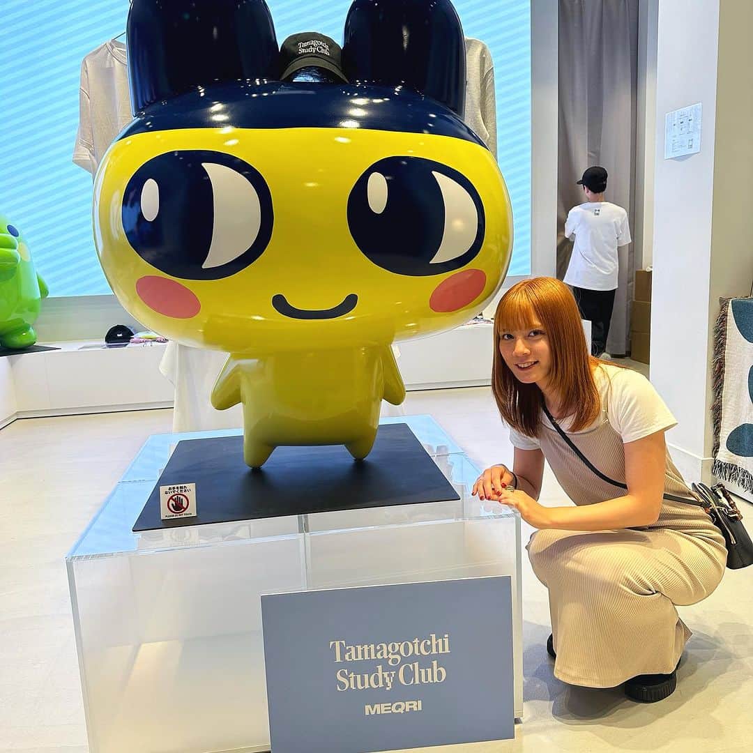 江藤由羽のインスタグラム：「ジュンペーとたまごっちすたでぃくらぶに行きました！🥚🐣でも買ったのは、刃牙のTシャツでした！！！ #たまごっち #tamagotchistudyclub #刃牙 #baki」