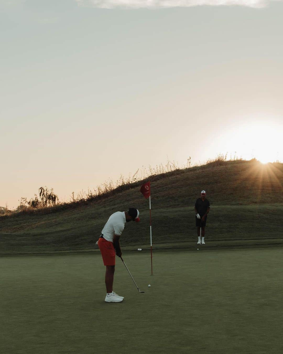 ジェイ・ボスロイドさんのインスタグラム写真 - (ジェイ・ボスロイドInstagram)「Sunset golf 🤝🏽 @legolfnational  #golf #lovegolf #france #legolfnational #frenchopen #instagolt #culture #outtaboundzshow」9月8日 15時45分 - jaybothroyd