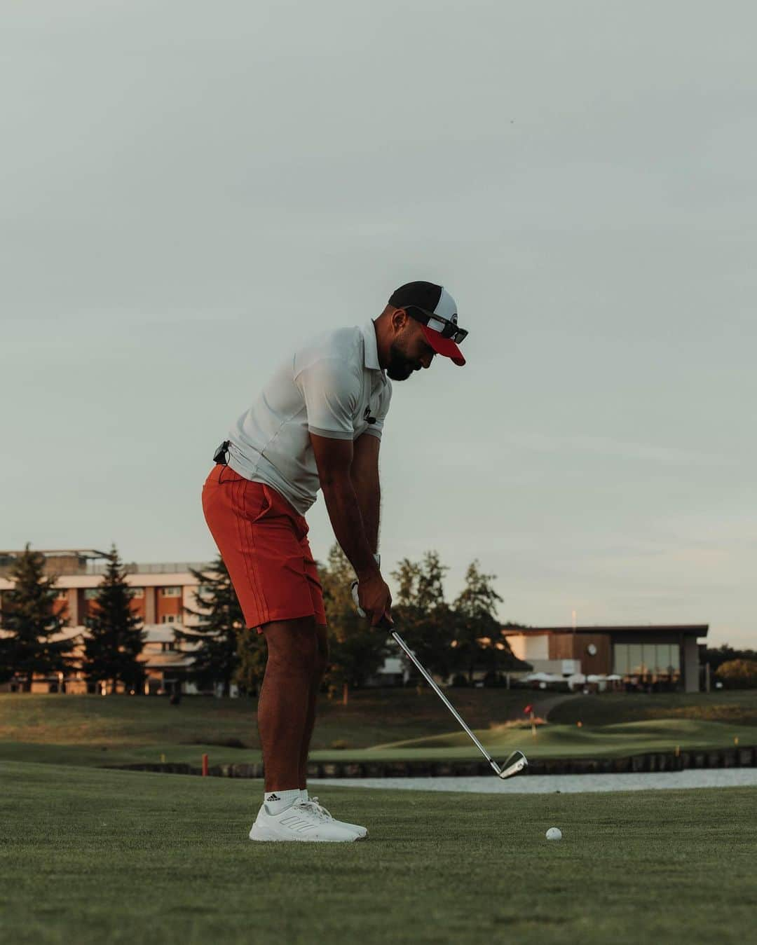 ジェイ・ボスロイドさんのインスタグラム写真 - (ジェイ・ボスロイドInstagram)「Sunset golf 🤝🏽 @legolfnational  #golf #lovegolf #france #legolfnational #frenchopen #instagolt #culture #outtaboundzshow」9月8日 15時45分 - jaybothroyd