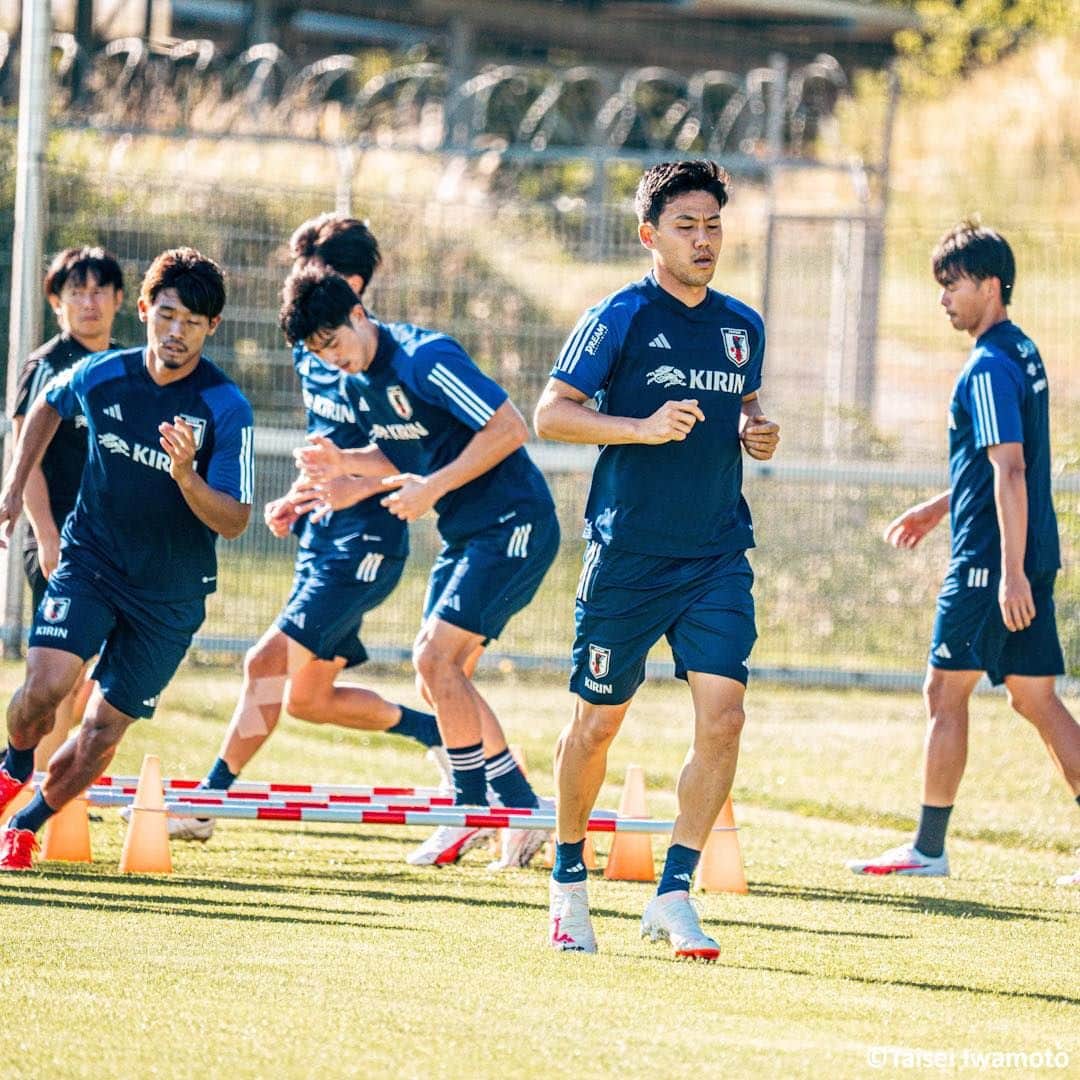 Goal Japanさんのインスタグラム写真 - (Goal JapanInstagram)「🇯🇵 ドイツでのトレーニング 4日目！🇩🇪 ドイツ代表との再戦を2日後に控えた #日本代表。この日はボール回しなど冒頭のみを公開し、一部は非公開で練習を行った。(Photo: Taisei Iwamoto)  #soccer #football #japan #samuraiblue #daihyo #サッカー #フットボール #サッカー日本代表 #⚽」9月8日 7時00分 - goaljapan