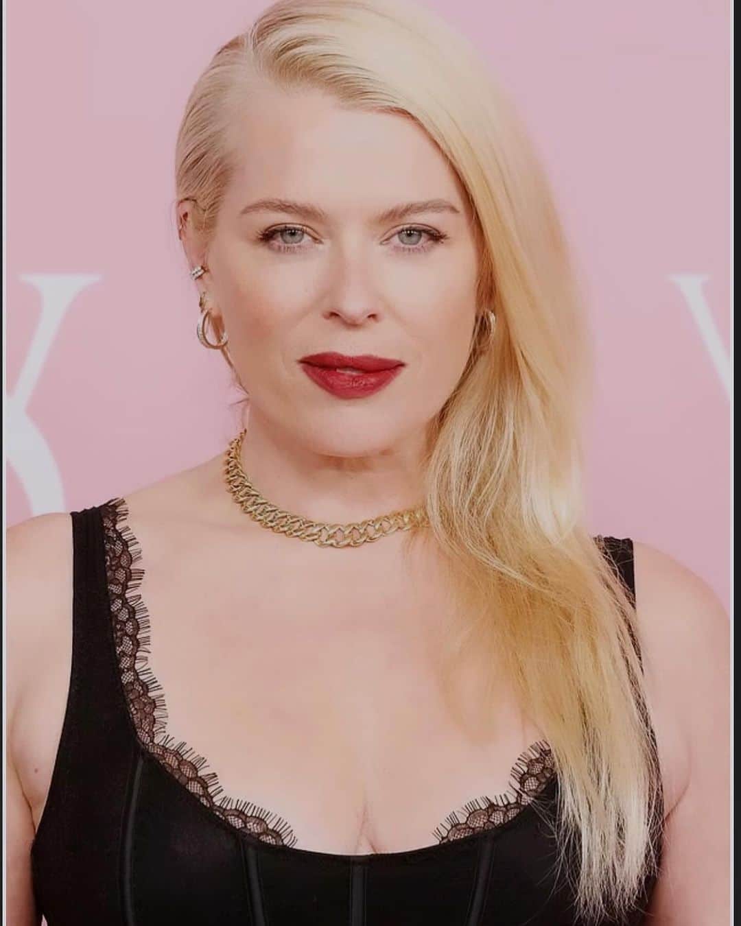 アマンダ・デ・カディネットのインスタグラム：「Well that was quite an event ! The @victoriassecret #WorldTour23 has officially begun with last nights party showing the trailer for the VS film airing on Amazon Aug 26th. Fun to play dress up, see some friends and see my #VSCollective ladies. 💕」