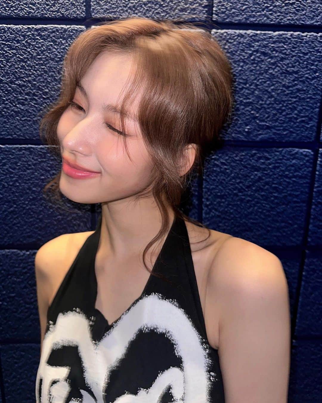 のインスタグラム：「런던원스 에너지받고 챙이 뽀뽀받고🪄💋」