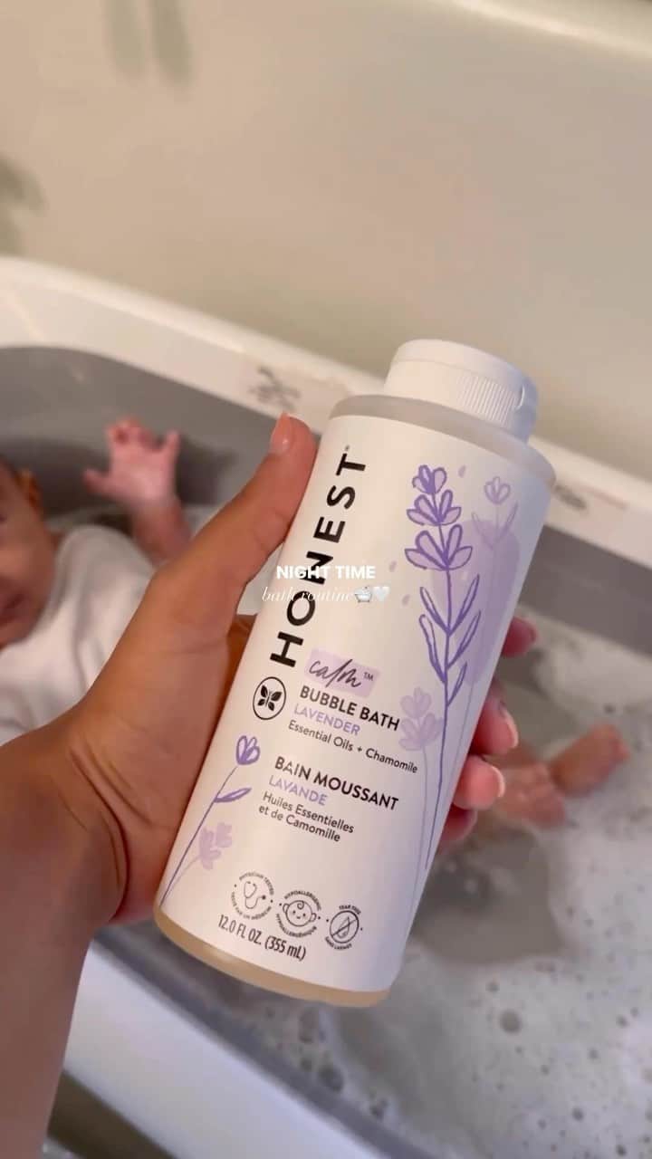 The Honest Companyのインスタグラム：「Making every splash a step towards a better night’s sleep. 💜  📹| @naylanipepen」