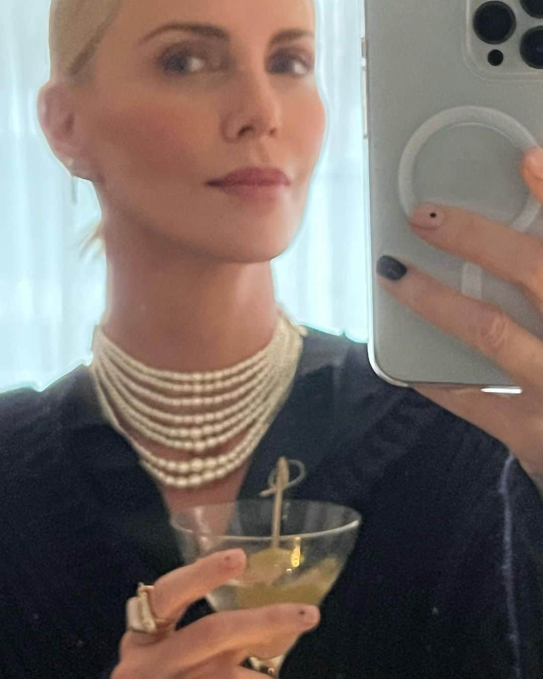 シャーリーズ・セロンさんのインスタグラム写真 - (シャーリーズ・セロンInstagram)「@dior」9月8日 7時57分 - charlizeafrica