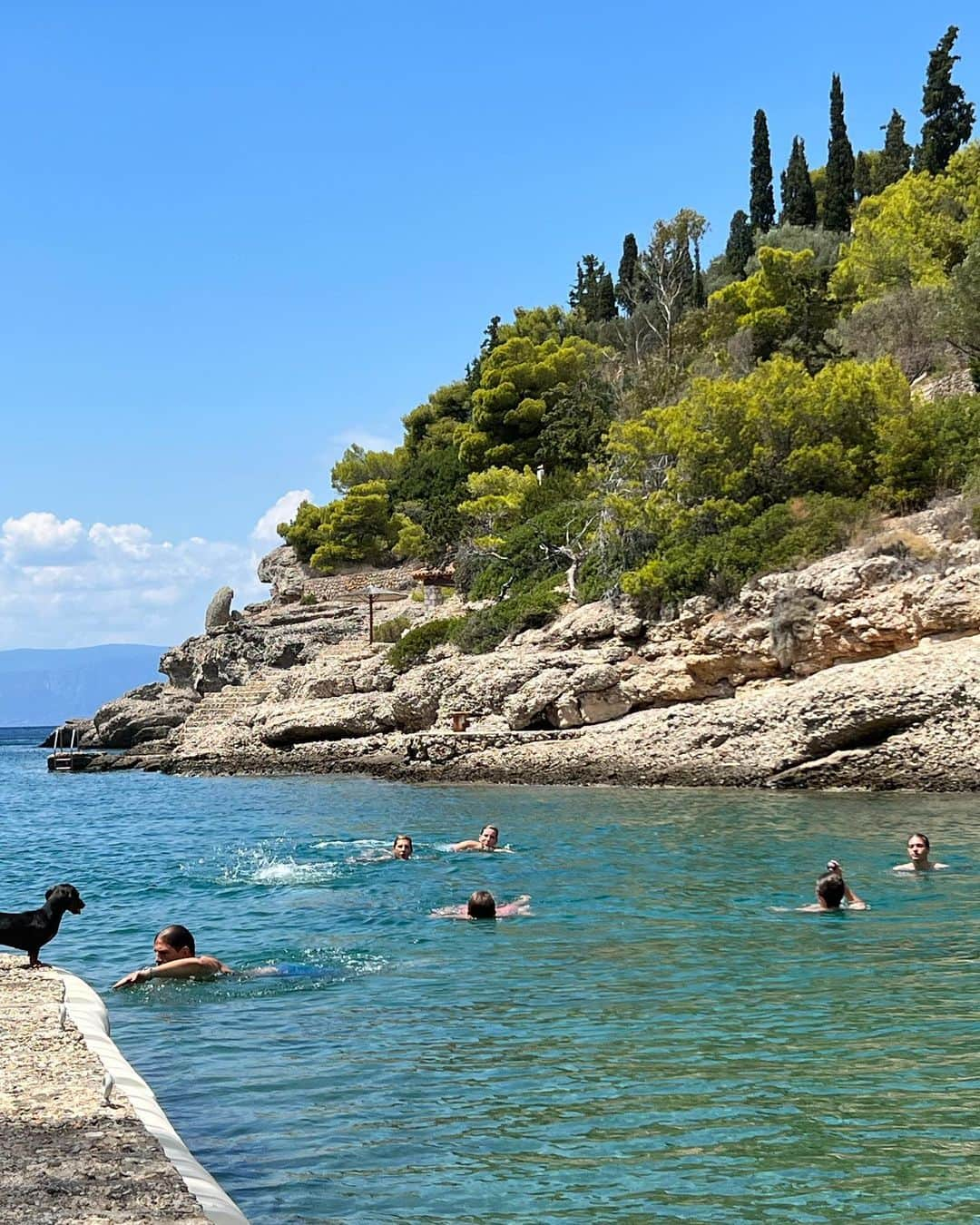 ポピー・デルヴィーニュさんのインスタグラム写真 - (ポピー・デルヴィーニュInstagram)「Greece is the word. 🧿 💙 🧿   *still clutching onto Summer」9月8日 7時55分 - poppydelevingne