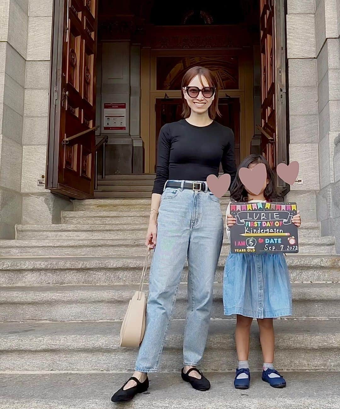 大塚良子のインスタグラム：「First day of kindergarten. おめでとう🎉  #kindergarten #firstdayofschool #nyc #newyork #newyorkmom   #幼稚園　#ニューヨーク生活 #ニューヨークママ」