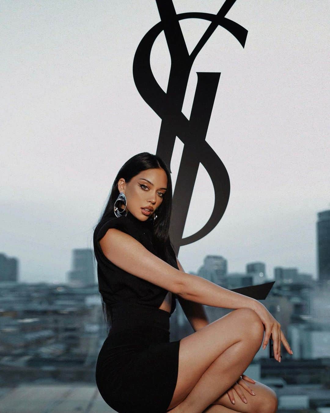 JANICE JOOSTEMAのインスタグラム：「@yslbeauty 🖤 _______________________ @shop.LTK #liketkit @shop.ltk https://liketk.it/4ibzK」