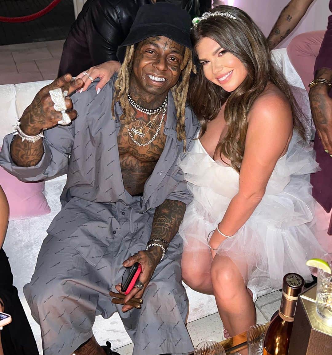 シャネル・ウエスト・コーストのインスタグラム：「The GOAT @liltunechi came thru to my Bday party….def my best bday yet 🐐🙏🏼🙌🏼💕  Fave 1-10? #VirgoSeason」