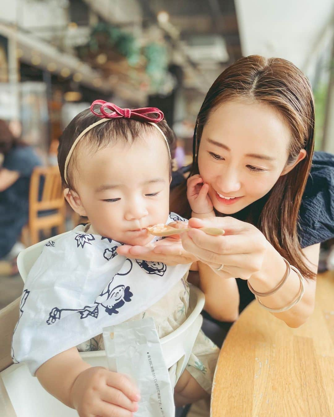 筒井萌子のインスタグラム：「*  　むちむちボディだけど 　少食で食べムラのあるほたて👶🏼 　育児で1番悩んだ離乳食☝️(継続中) 　こうやっていらない！ってよくされます🤣 　いつか食べるからもういいや〜！と自分に言い聞かせるも 　せっかく作ったのにとガッカリする日もしばしば😂 　  .  　もう少し大きくなったら一緒に野菜育てたり 　おやつ作り手伝ってもらったり食育して　 　興味を広げていきたいなぁ◡̈⃝  .  　#サイベックス #サイベックスメリオ #baby 　#プレママ #出産準備 #生後3ヶ月 #両親学級　 　#プレママ教室 #baby #令和4年ベビー　 　#第一子 #秋生まれベビー #9月生まれ 　#育児日記 #子育て日記 #令和4年ベビー　 　#出産準備 #出産祝い #親子モデル #赤ちゃんモデル 　#ニューボーンフォト #子連れ旅行　 　#お食い初め #生後100日 #女の子ベビー 　#離乳食 #離乳食準備 #離乳食準備グッズ 　 #10か月ベビー #10ヶ月女の子 #レゴランド 　#名古屋 #名古屋旅行」