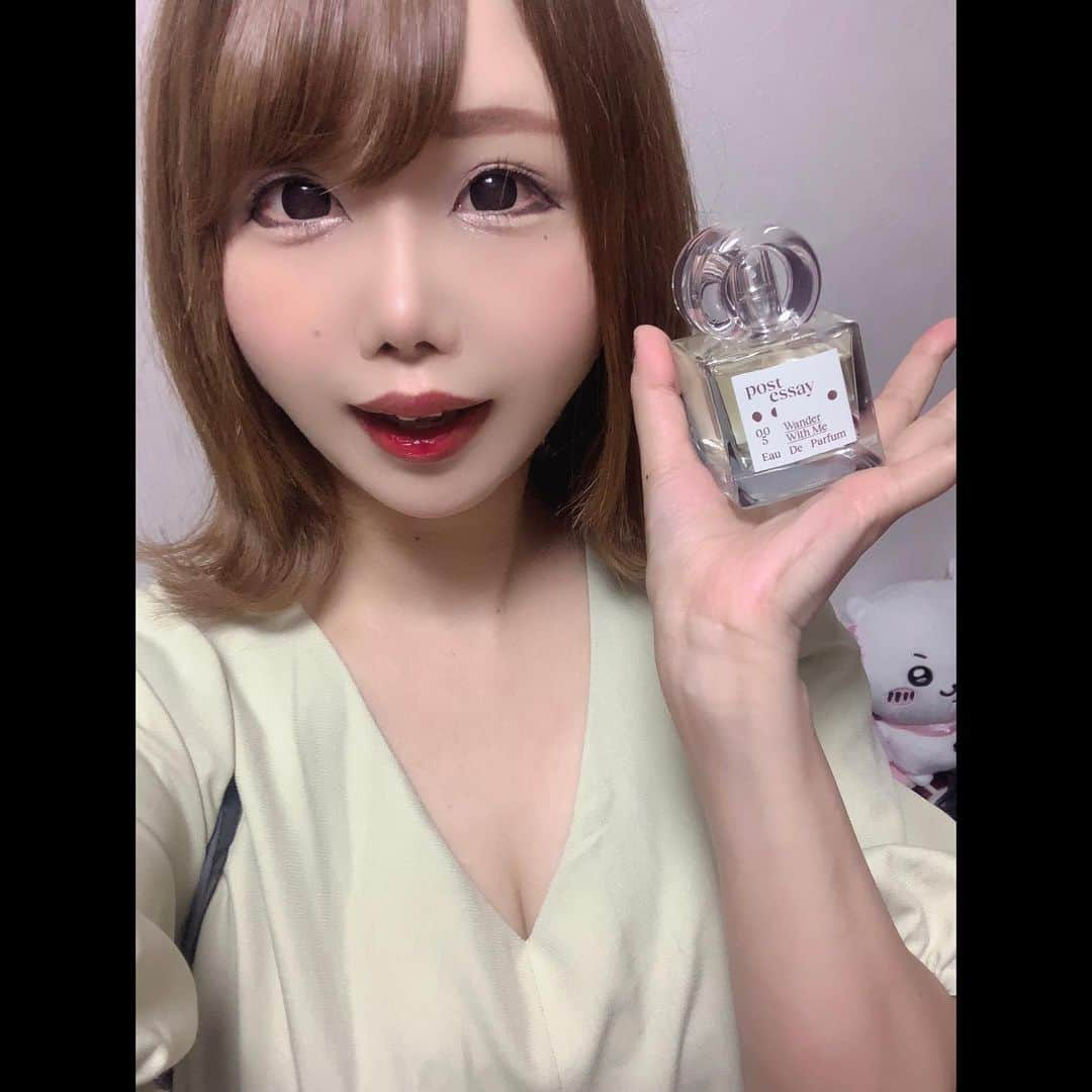 瀬乃ひなたのインスタグラム：「みんなのオススメ香水教えて💫 . . . . . . . . . . . .  #セルフィー　#av女優　#セクシー女優 #自撮り　#自撮り女子  #自撮り界隈  #instagood  #instalike  #フォローミー  #followme  #自撮り大会　#ふぉろーみー　#いいね歓迎 #いいね大歓迎 #ふぉろーしてください #かわいくなりたい #tirtir #香水　#ボブ　#外はねボブ #外ハネボブ #外ハネ」