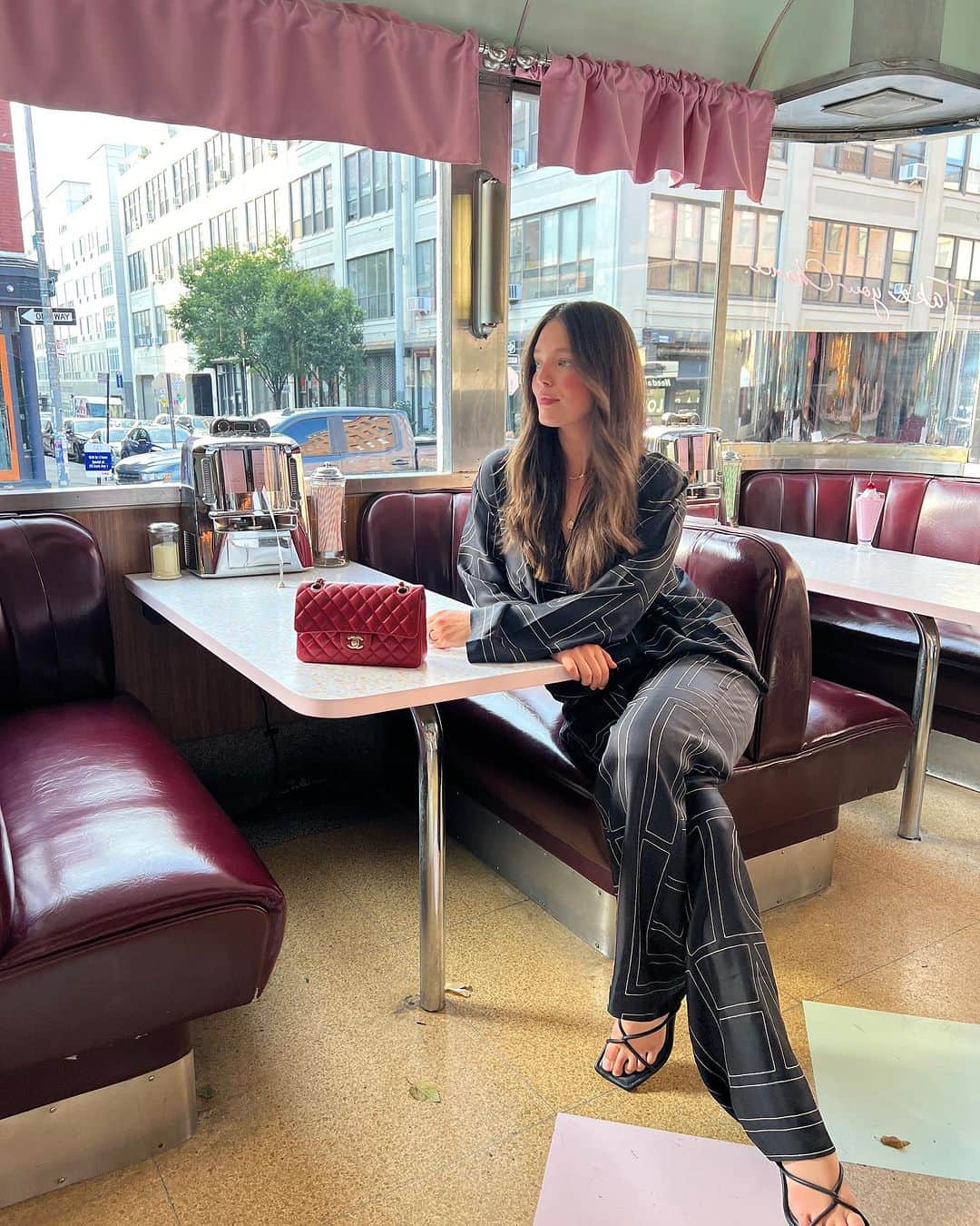 エミリー・DiDonatoのインスタグラム：「Lucky girl @welovecoco #welovecoco #luckychancediner」