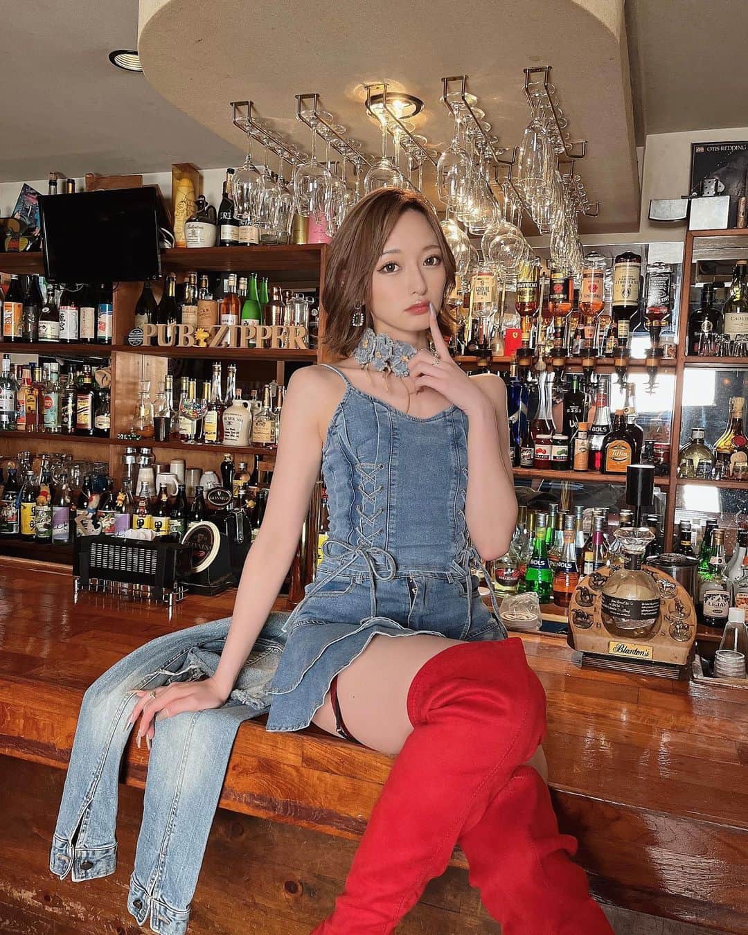 流川夕のインスタグラム：「おはを🌤  今日は写真集発売日ﾀﾞｧ‼️ ゲトっ夕💙報告&感想聞かせてください🥹💎」