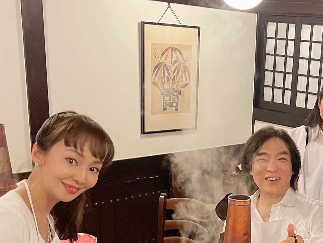 飯森範親のインスタグラム：「昨日は某百貨店創業家のFさんにご馳走になってしまいました！場所はざくろ銀座店… 神田うのさん、秋川雅史さん他、数名の若い演奏家をFさんにご紹介させていただき、とても美味しいしゃぶしゃぶを楽しみました‼️Fさんにはいつも感謝ですね… ungrainのクッキーは神田うのさんからいただきました‼️これも美味しいんですよね‼️ うのちゃん、ありがとう‼️」