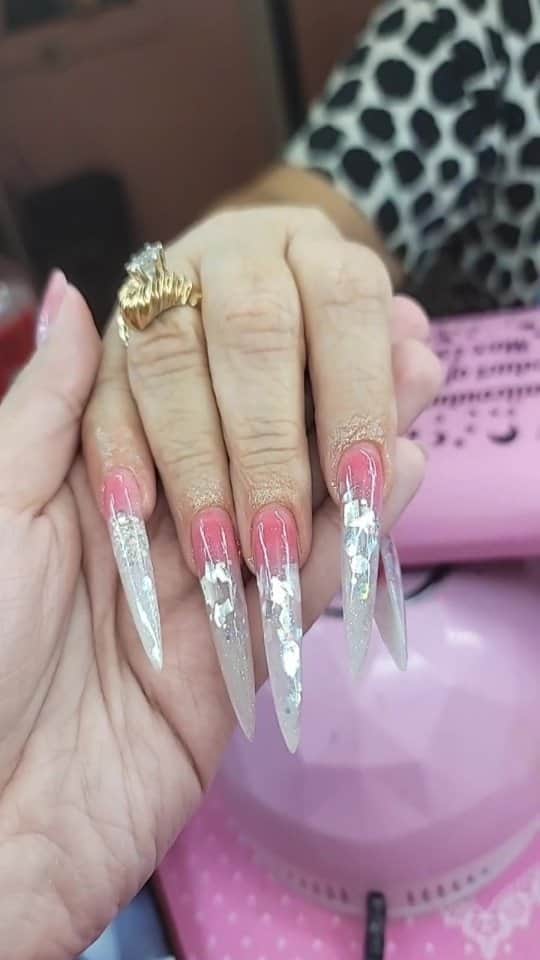 Max Estradaのインスタグラム：「Enailcouture.com shinee star glitter gel top coats, no wipe formula. Vegan,  Hypoallergenic and hema free.  Made in America 🇺🇸  Enailcouture.com  #nailartwow #gelpolish #nailsartvideos #nails #gelnails #nailart #notd #nailcolor #nailsalon #nailsalon #nailsvideotutorial #nailtech #nailsupply #nailsonfleek #fyp #nailsart」