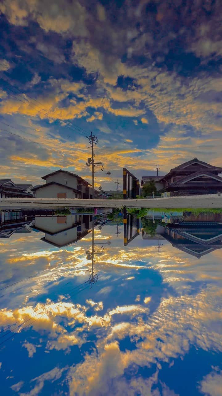 Shotaのインスタグラム：「水溜りに映る世界 The world reflected in a puddle  #japan #日本 #日本の風景」