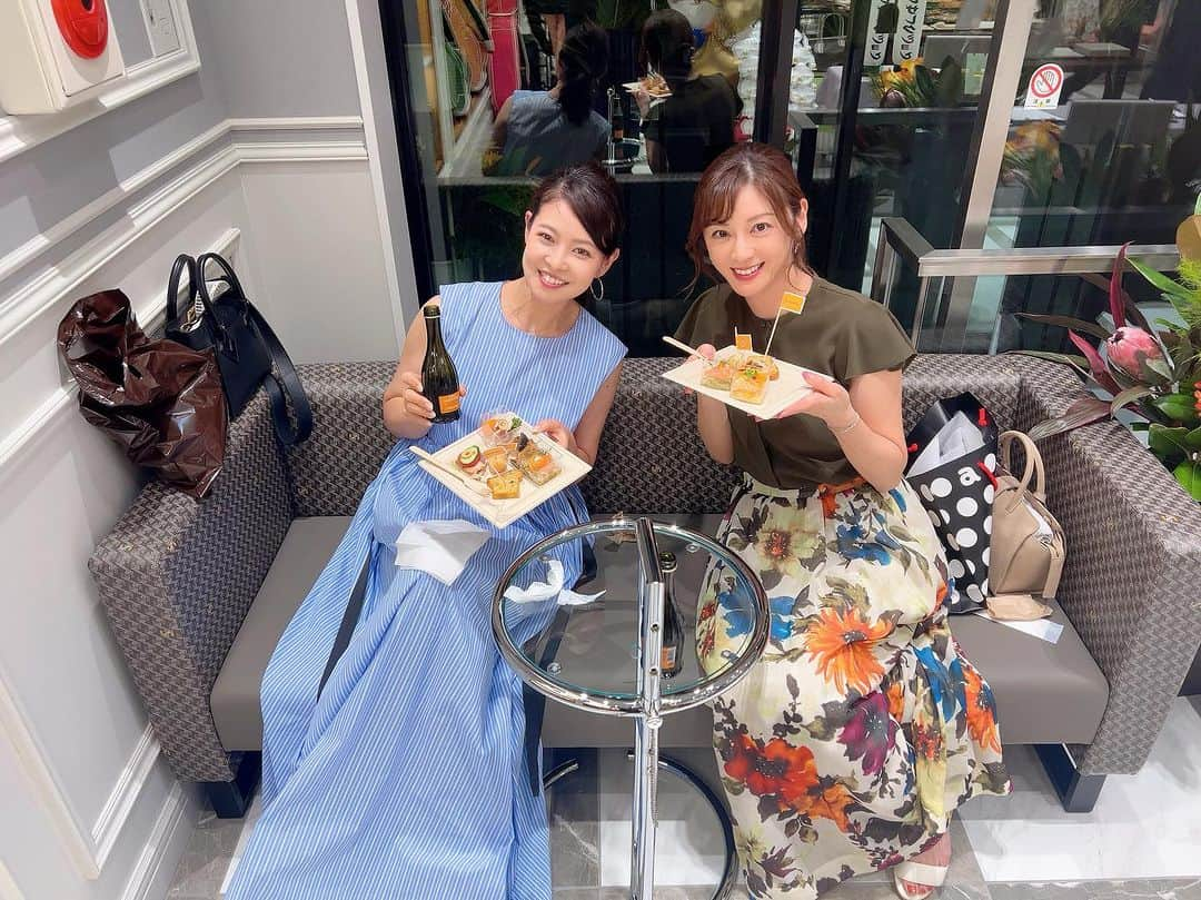 原史奈さんのインスタグラム写真 - (原史奈Instagram)「レザレクションソファーを陣取ってパーティーを楽しむ私たち🤣 ここでは色んな出会いや再会があって初めましての @namiki_golf ちゃんにも会えました @kuroshan67 さん声かけてくれてどうもありがとうございました😄 また遊びに行きまーす‼️ #resurrection #レザレクション #青山 #オープニングレセプション  #原史奈  #ゴルフ #ゴルフレッスン #ゴルフ女子 #ゴルフ大好き #golf #ゴルフウエア #ゴルフコーデ #ゴルフグッズ #ゴルフ動画 #ping #g410 #callaway #paradym #paradymmaxfast #even #archivio #アルチビオ #eyevol #cuartounited #instagolf」9月8日 9時09分 - fuminahara